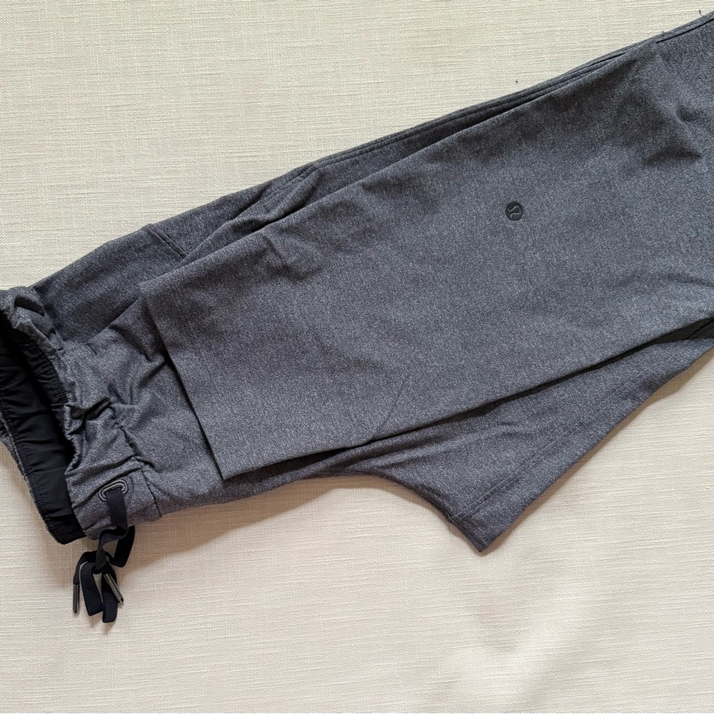 Lululemon on the fly 7/8 pants 27’